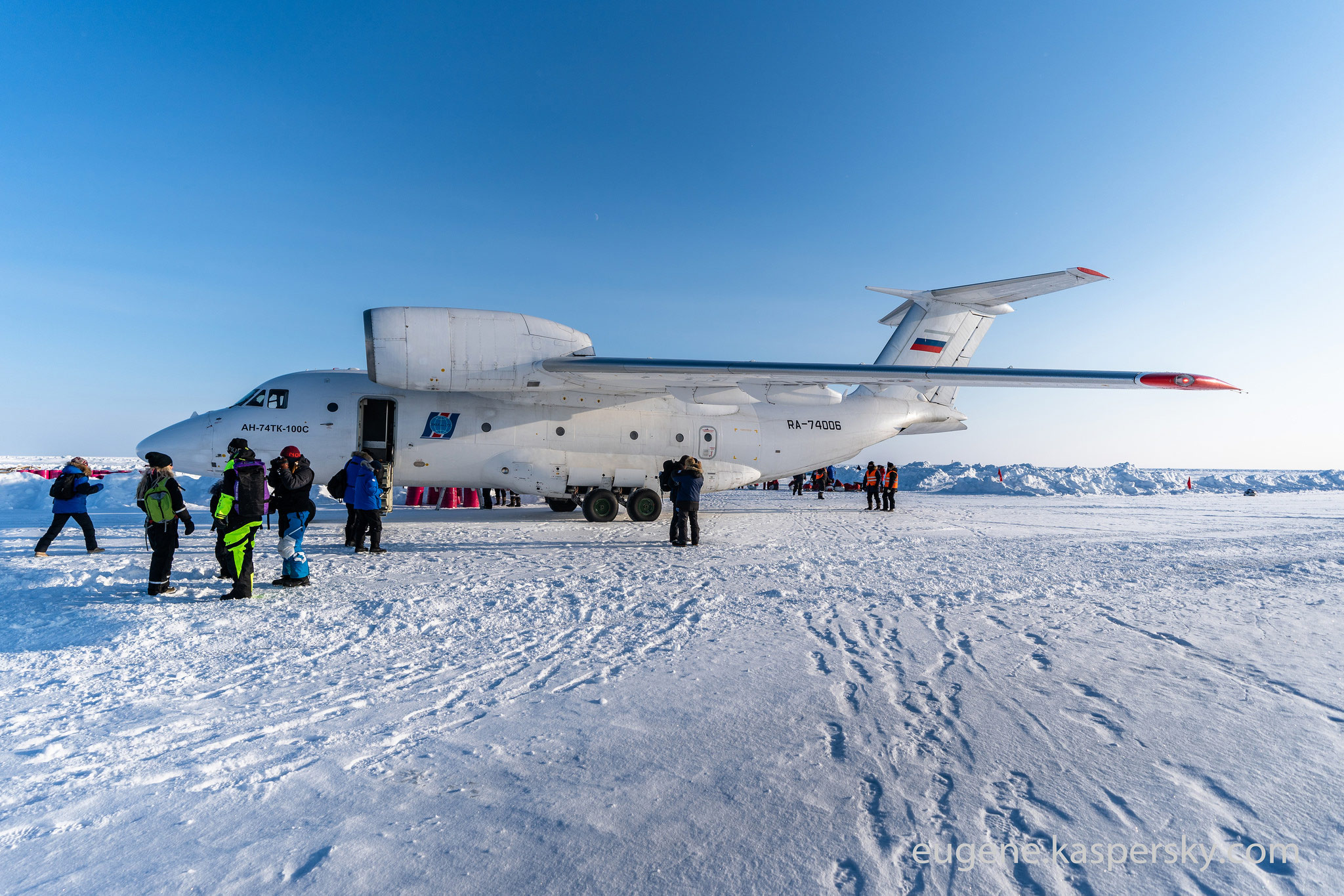 Barneo Camp (North Pole), дрейфующая станция Барнео (Северный Полюс)